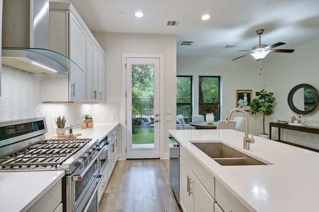 4323 Spicewood Springs RD 10, Austin, TX 78759