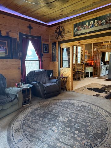 211 W Sabine Street, Groesbeck, TX 76642
