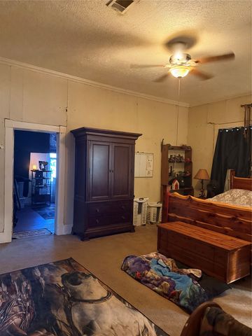 211 W Sabine Street, Groesbeck, TX 76642
