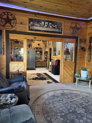 211 W Sabine Street, Groesbeck, TX 76642