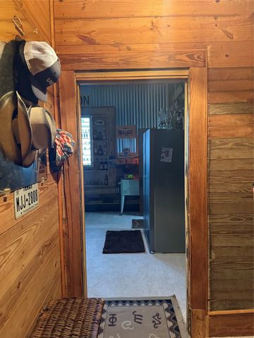 211 W Sabine Street, Groesbeck, TX 76642