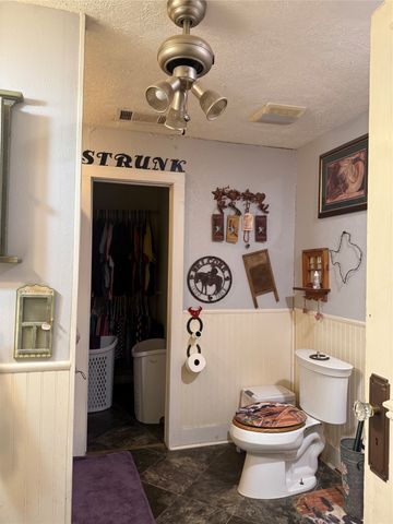 211 W Sabine Street, Groesbeck, TX 76642
