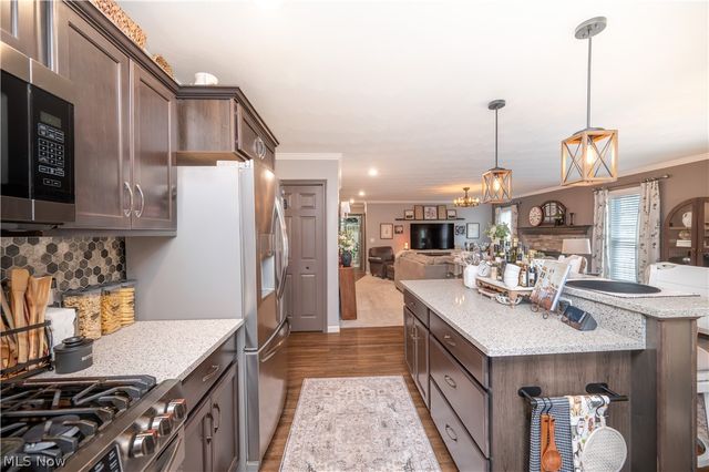 1383 Cross Cove, Austintown, OH 44515