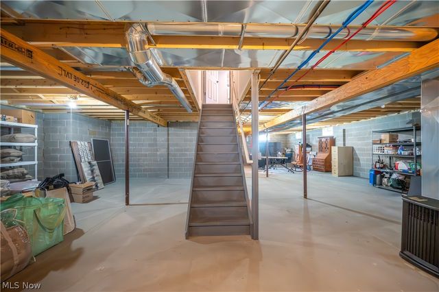 1383 Cross Cove, Austintown, OH 44515