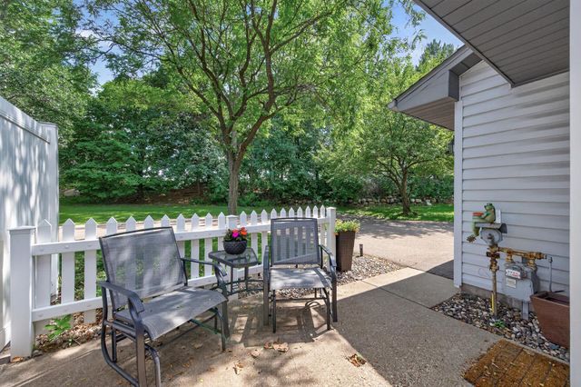 2597 Bedford Court 27, Mendota Heights, MN 55120