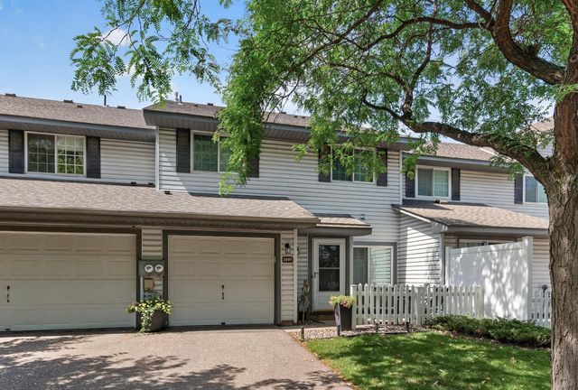 2597 Bedford Court 27, Mendota Heights, MN 55120