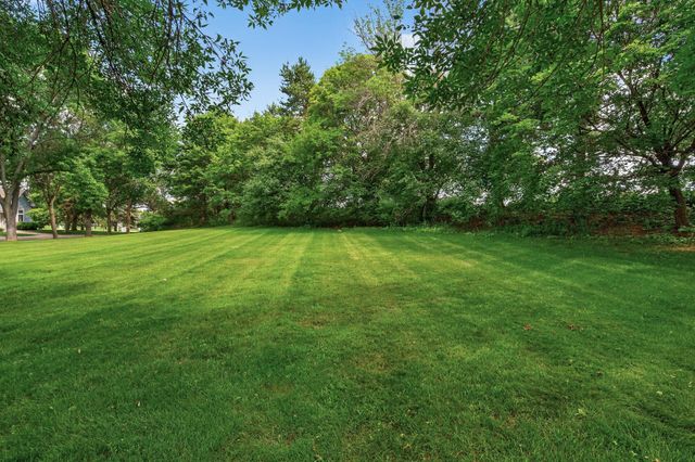 2597 Bedford Court 27, Mendota Heights, MN 55120