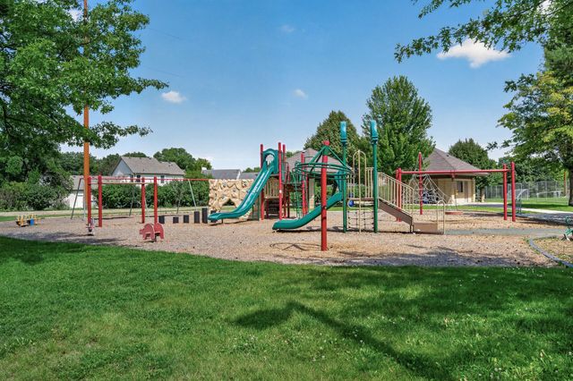 2597 Bedford Court 27, Mendota Heights, MN 55120