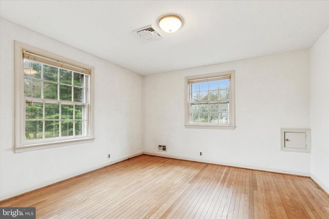1042 TENBY RD, Berwyn, PA 19312