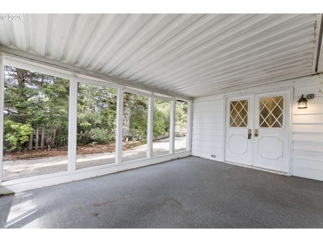 1600 RHODODENDRON Dr 415, Florence, OR 97439