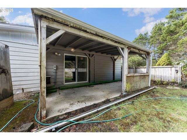 1600 RHODODENDRON Dr 415, Florence, OR 97439