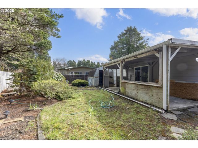 1600 RHODODENDRON Dr 415, Florence, OR 97439