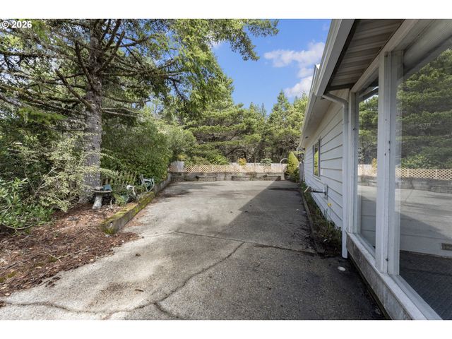 1600 RHODODENDRON Dr 415, Florence, OR 97439