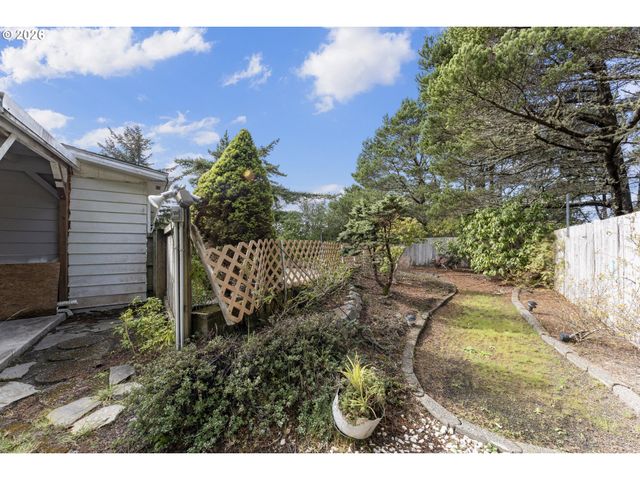 1600 RHODODENDRON Dr 415, Florence, OR 97439