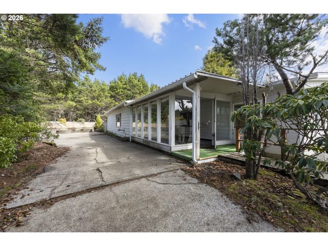 1600 RHODODENDRON Dr 415, Florence, OR 97439