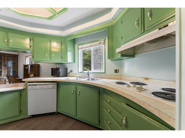 1600 RHODODENDRON Dr 415, Florence, OR 97439