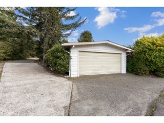 1600 RHODODENDRON Dr 415, Florence, OR 97439