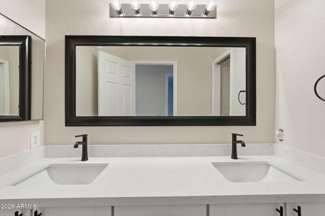 6046 E RIVERDALE Street, Mesa, AZ 85215