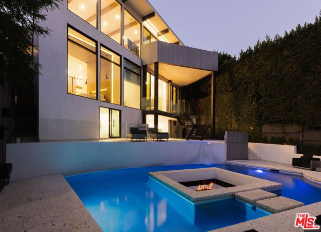 8842 Evanview Drive, Los Angeles, CA 90069