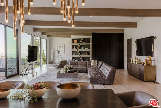 8842 Evanview Drive, Los Angeles, CA 90069