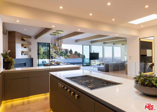 8842 Evanview Drive, Los Angeles, CA 90069