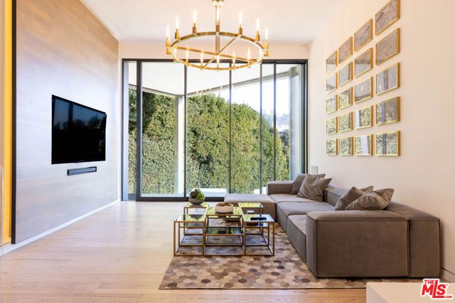 8842 Evanview Drive, Los Angeles, CA 90069