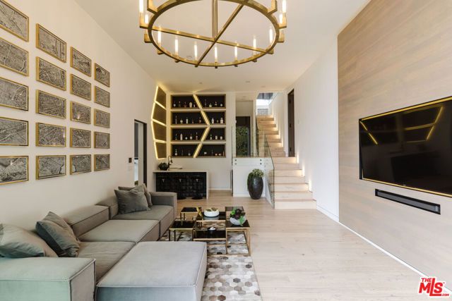 8842 Evanview Drive, Los Angeles, CA 90069