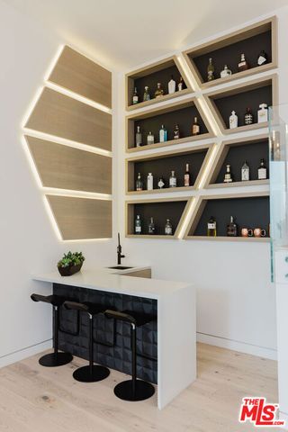 8842 Evanview Drive, Los Angeles, CA 90069