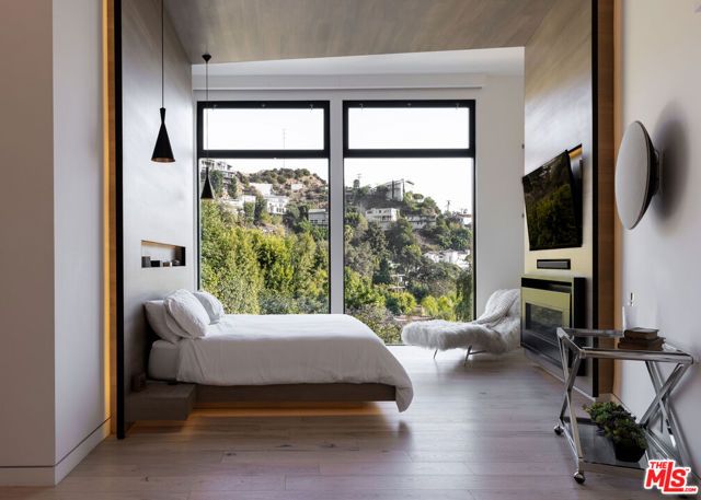 8842 Evanview Drive, Los Angeles, CA 90069