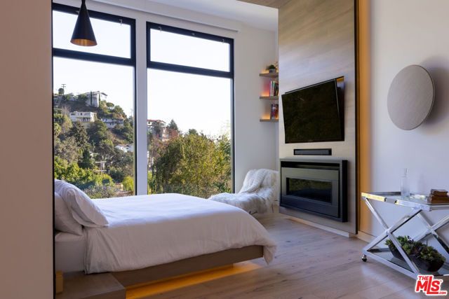 8842 Evanview Drive, Los Angeles, CA 90069