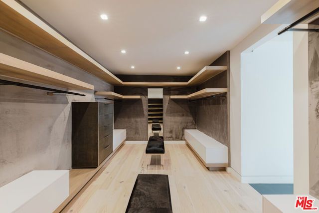 8842 Evanview Drive, Los Angeles, CA 90069