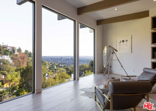 8842 Evanview Drive, Los Angeles, CA 90069