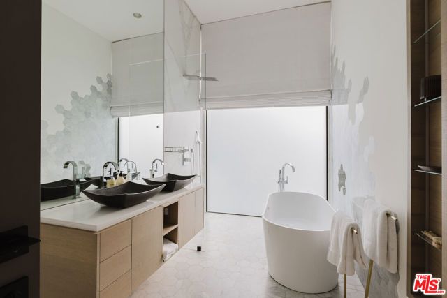 8842 Evanview Drive, Los Angeles, CA 90069