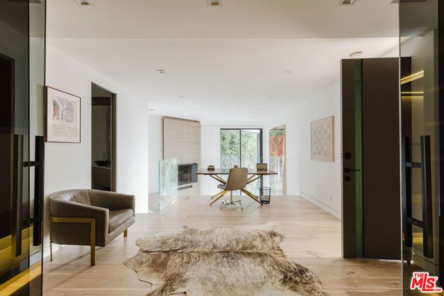 8842 Evanview Drive, Los Angeles, CA 90069