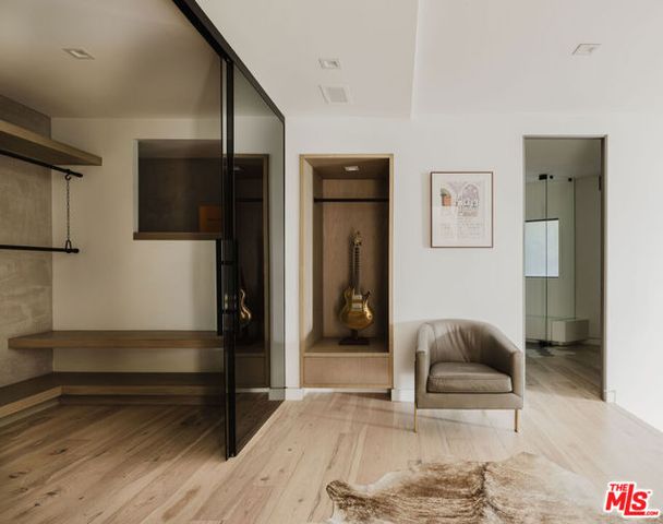 8842 Evanview Drive, Los Angeles, CA 90069
