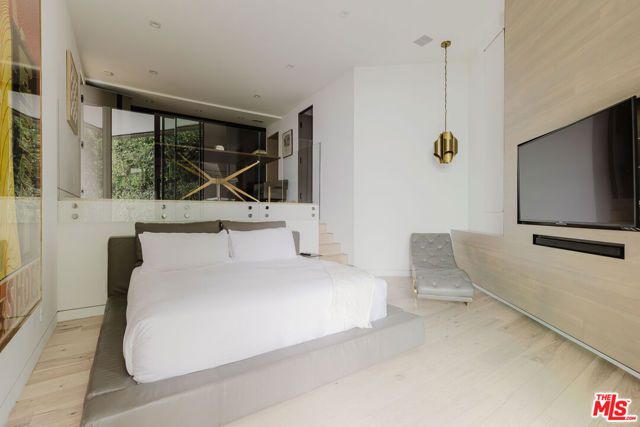 8842 Evanview Drive, Los Angeles, CA 90069