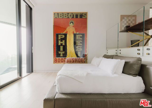 8842 Evanview Drive, Los Angeles, CA 90069