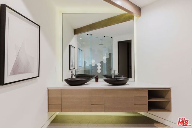 8842 Evanview Drive, Los Angeles, CA 90069