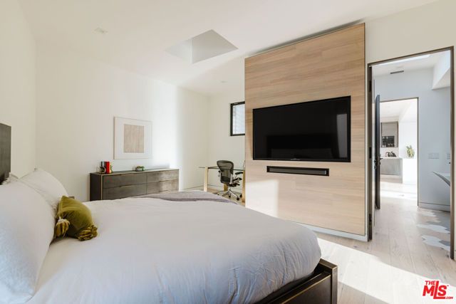 8842 Evanview Drive, Los Angeles, CA 90069