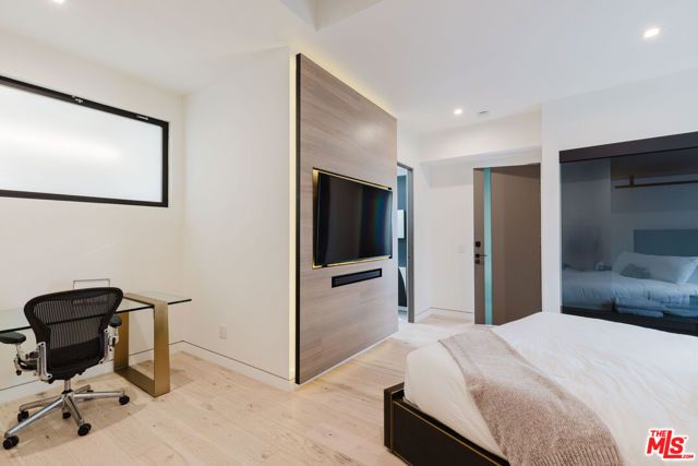 8842 Evanview Drive, Los Angeles, CA 90069