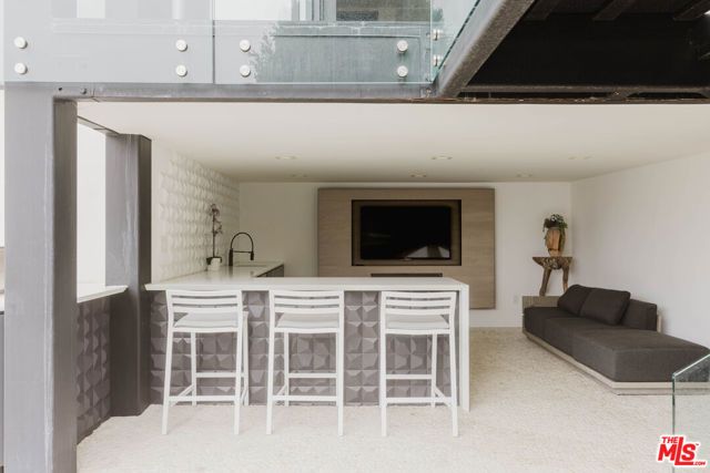 8842 Evanview Drive, Los Angeles, CA 90069