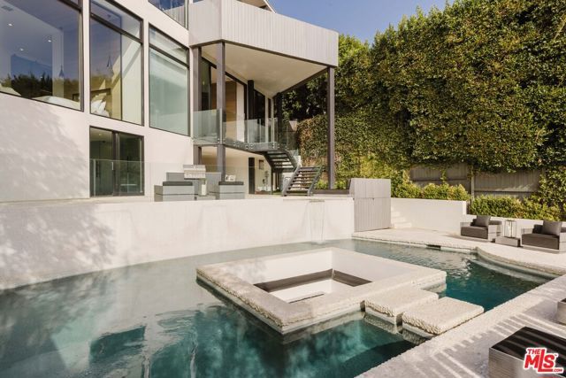8842 Evanview Drive, Los Angeles, CA 90069