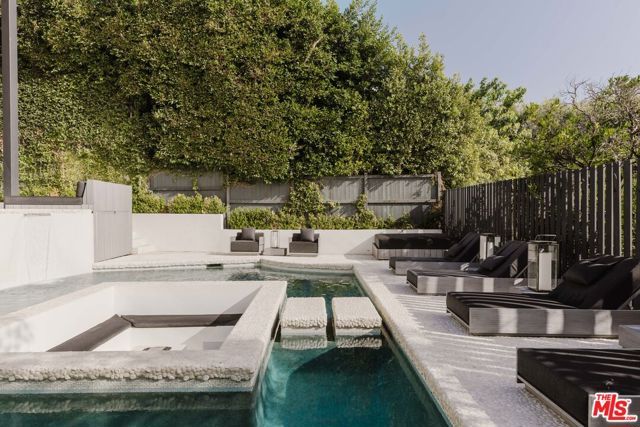 8842 Evanview Drive, Los Angeles, CA 90069