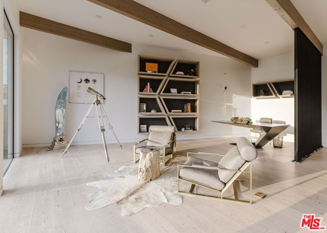 8842 Evanview Drive, Los Angeles, CA 90069