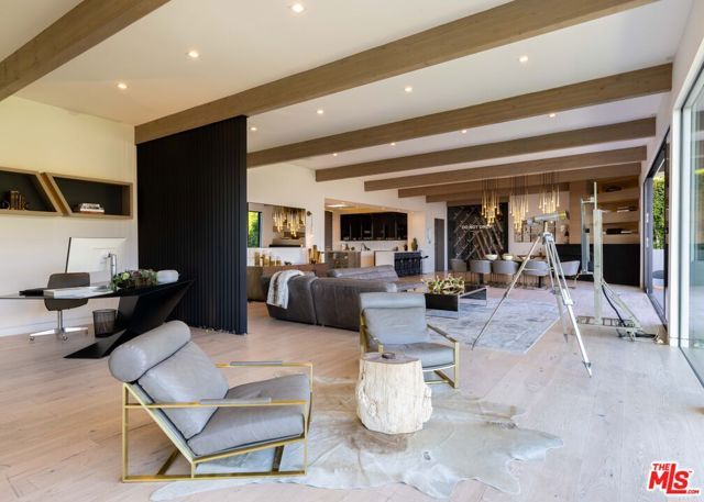 8842 Evanview Drive, Los Angeles, CA 90069