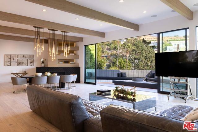 8842 Evanview Drive, Los Angeles, CA 90069