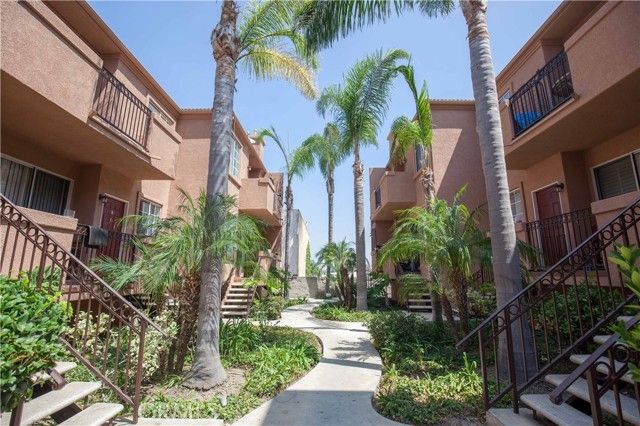 21852 S Vermont 8, Torrance, CA 90502