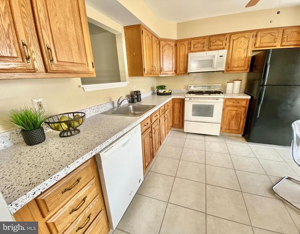 6817 SIGNATURE CIR, Alexandria, VA 22310