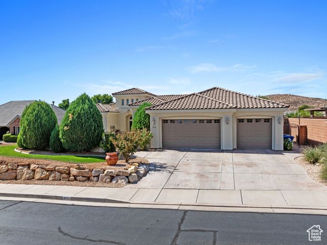 2032 E CIRCLE RIDGE DR DR, St. George, UT 84790