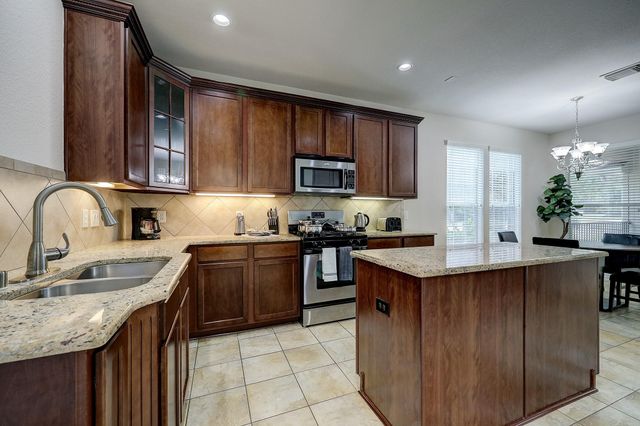 3 Crocus Petal Street, The Woodlands, TX 77382